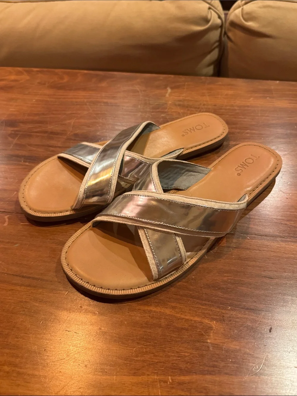 TOMS Women’s VIV Silver Speccio Slide Sandal Shoe 9.5 Metallic Crisscross Strap